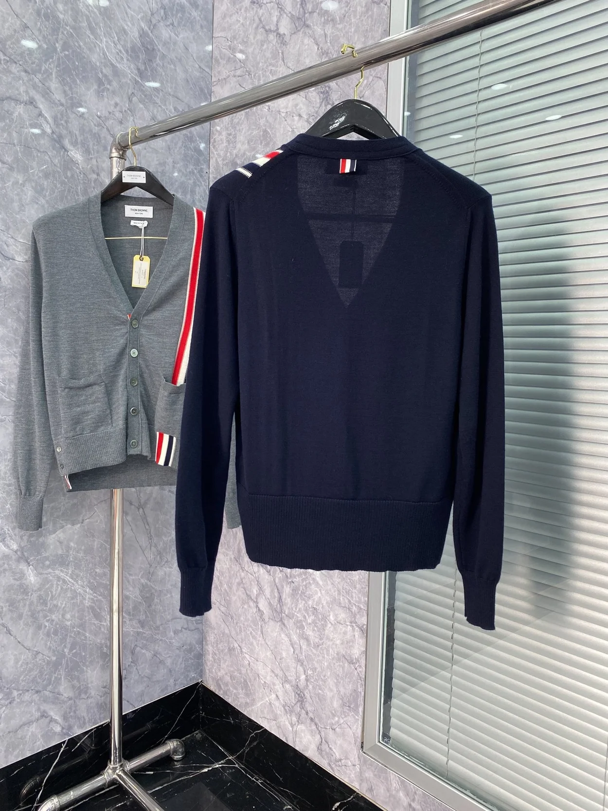 톰브라운 삼선 라인 네이비 니트 가디건
