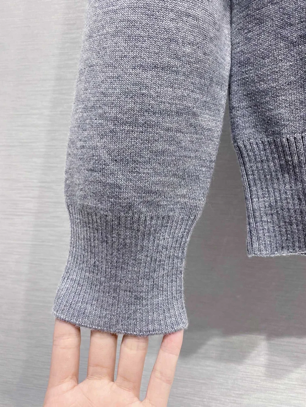 톰브라운 4바 밀라노 스티치 실크 가디건