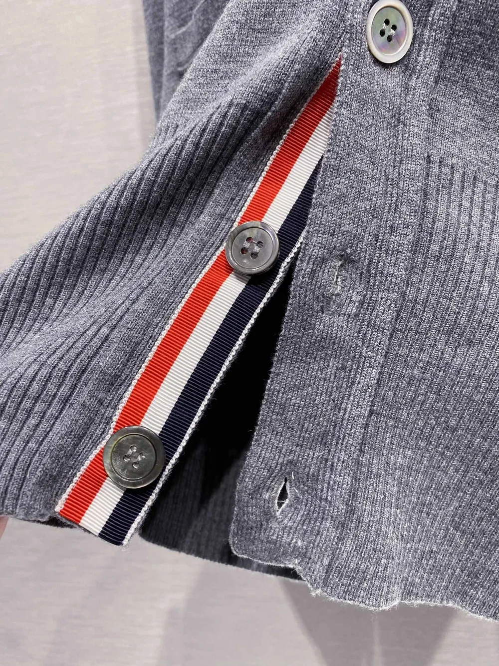 톰브라운 4바 사선완장 가디건 그레이