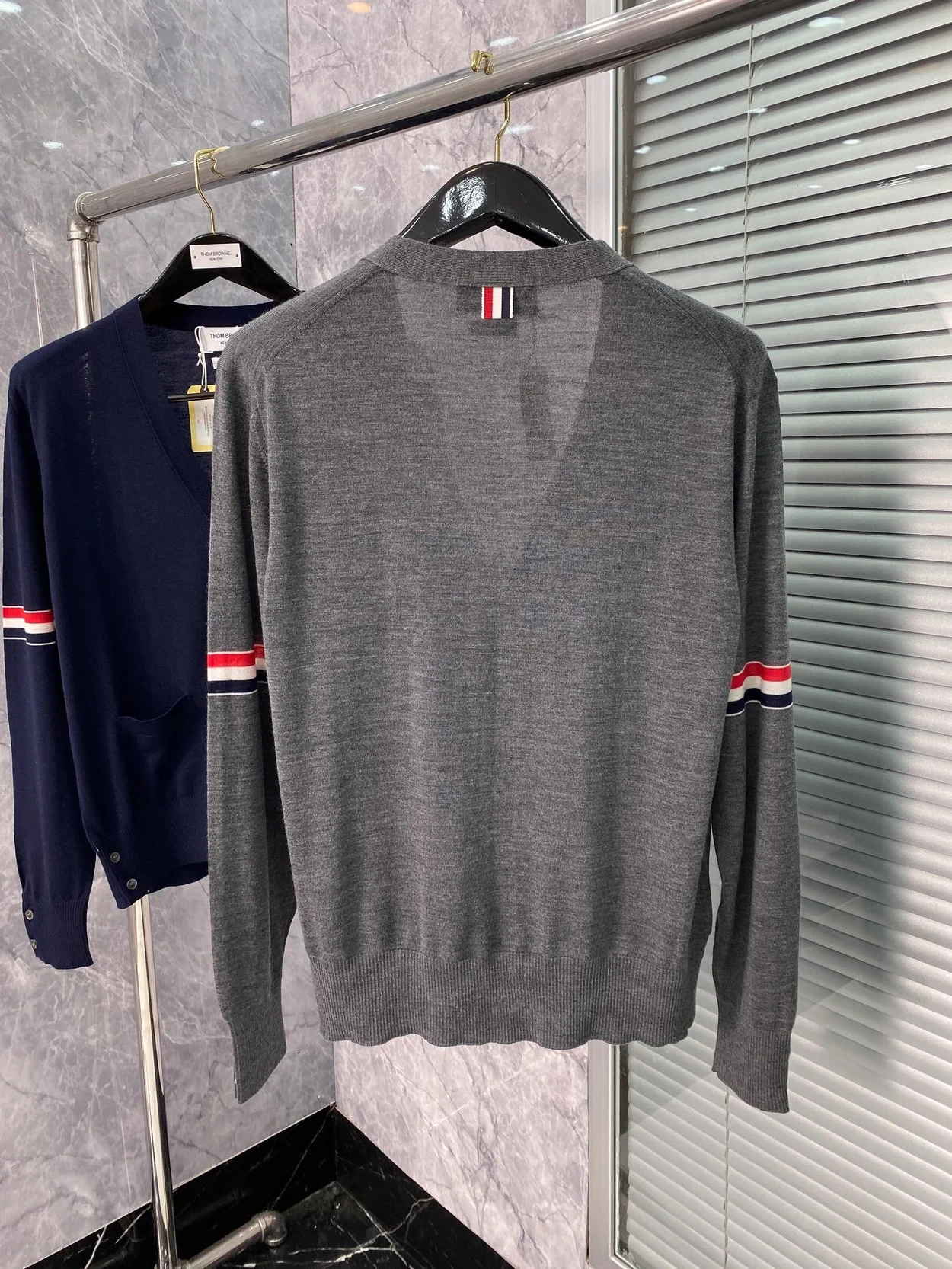톰브라운 RWB 니트 가디건 그레이