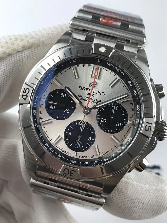 브라이틀링 크로노맷 실버 다이얼 브슬