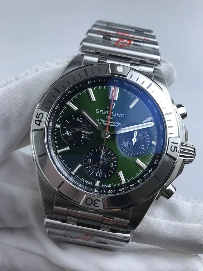브라이틀링 크로노맷 그린 다이얼 브슬