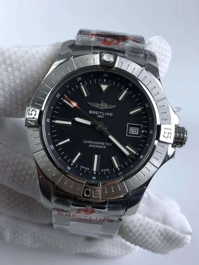 브라이틀링 어벤져 43mm 블랙다이얼 브슬