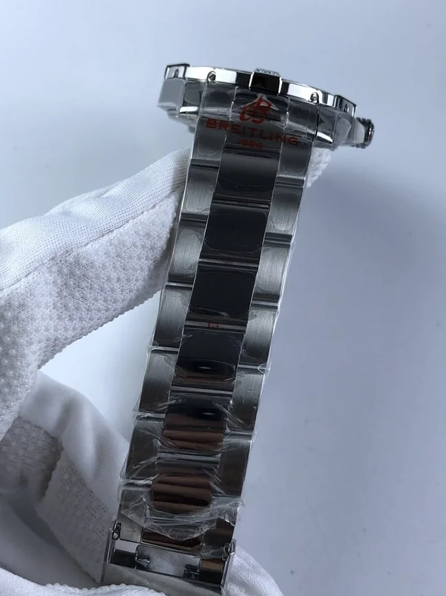 브라이틀링 어벤져 43mm 블랙다이얼 브슬