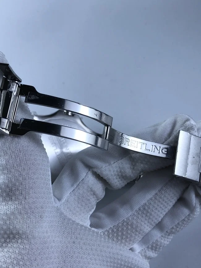 브라이틀링 어벤져 43mm 블랙다이얼 브슬