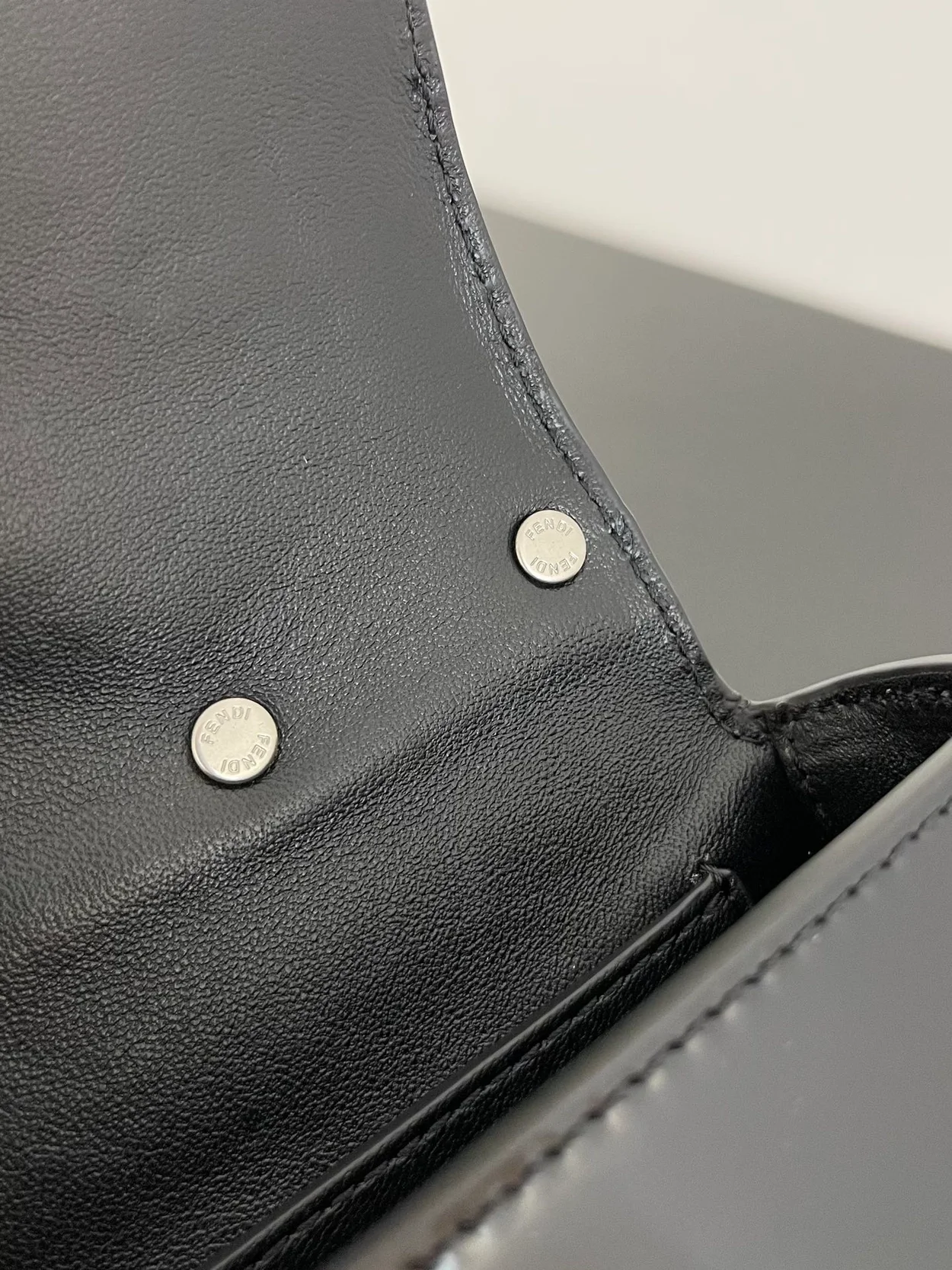 펜디 나노 백 F 블랙