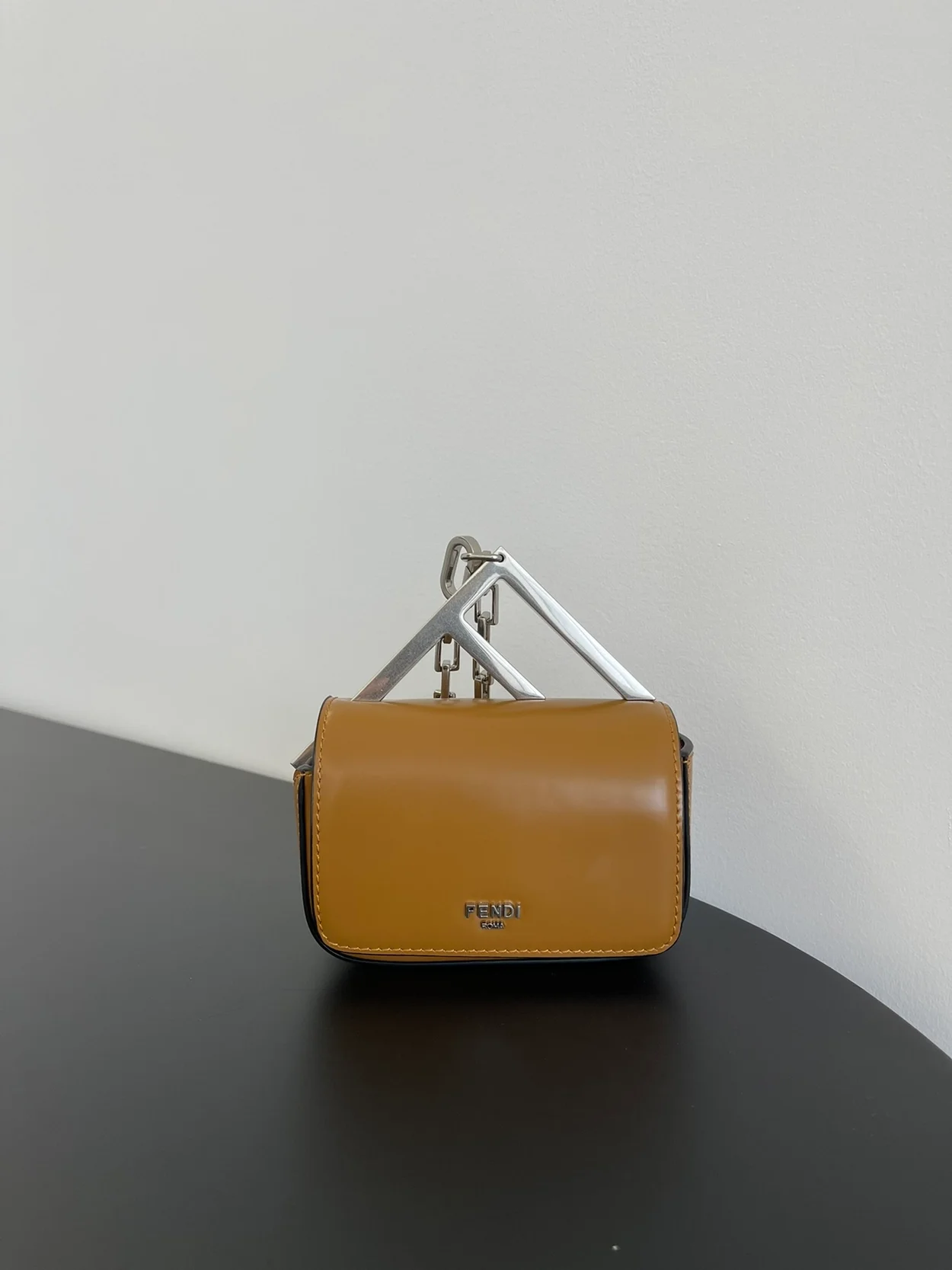 펜디 나노 백 F 브라운