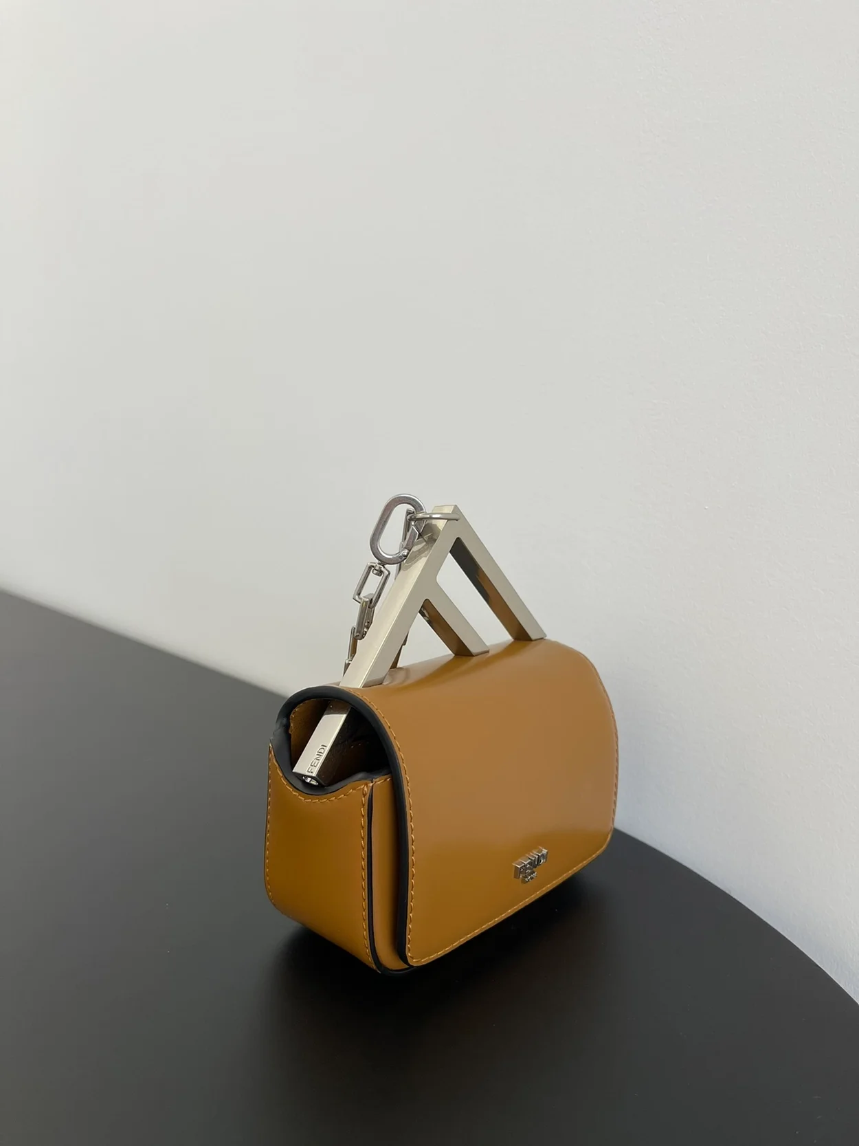 펜디 나노 백 F 브라운