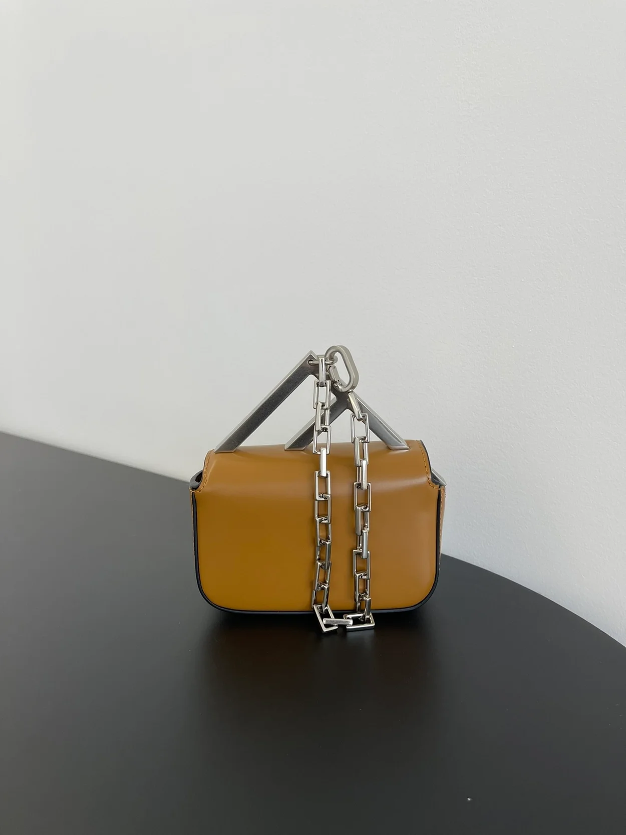 펜디 나노 백 F 브라운