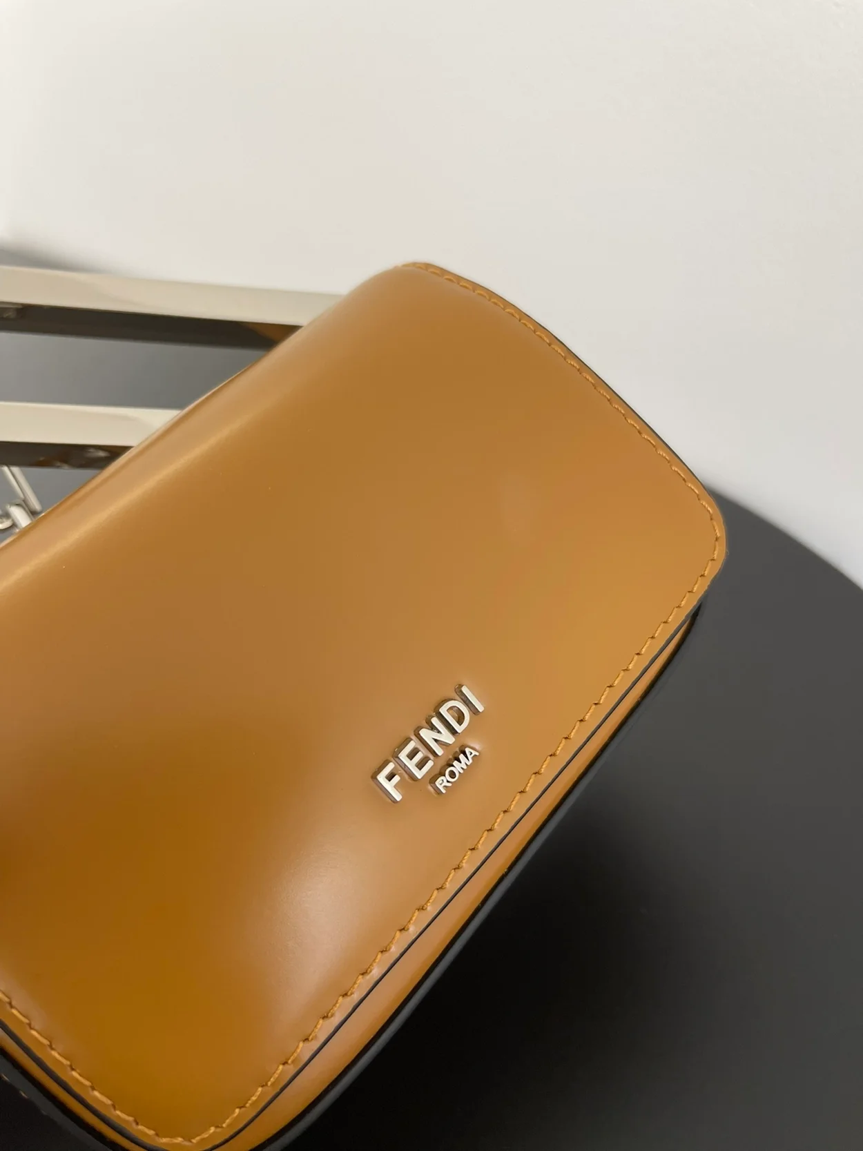 펜디 나노 백 F 브라운