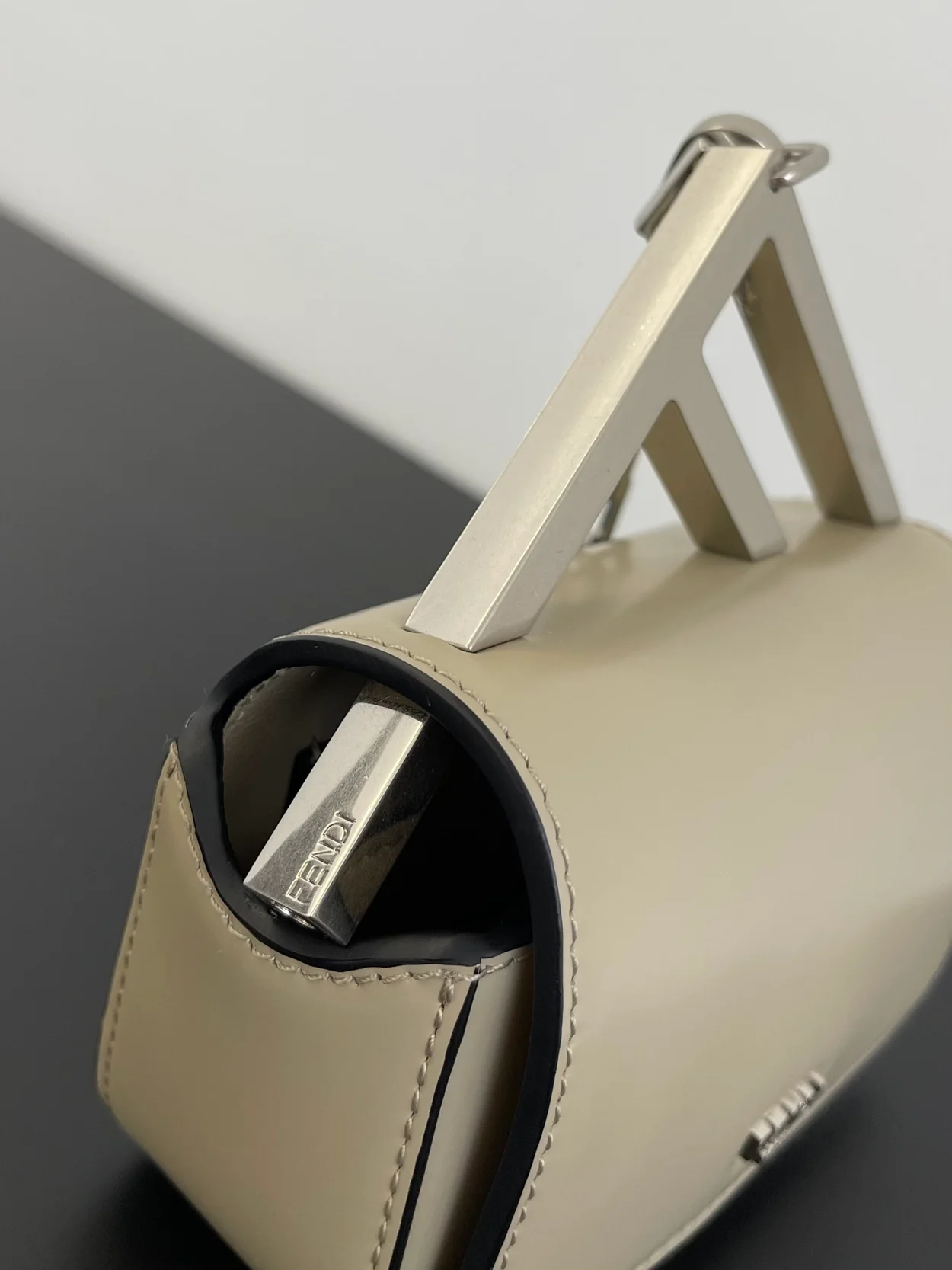 펜디 나노 백 F 베이지