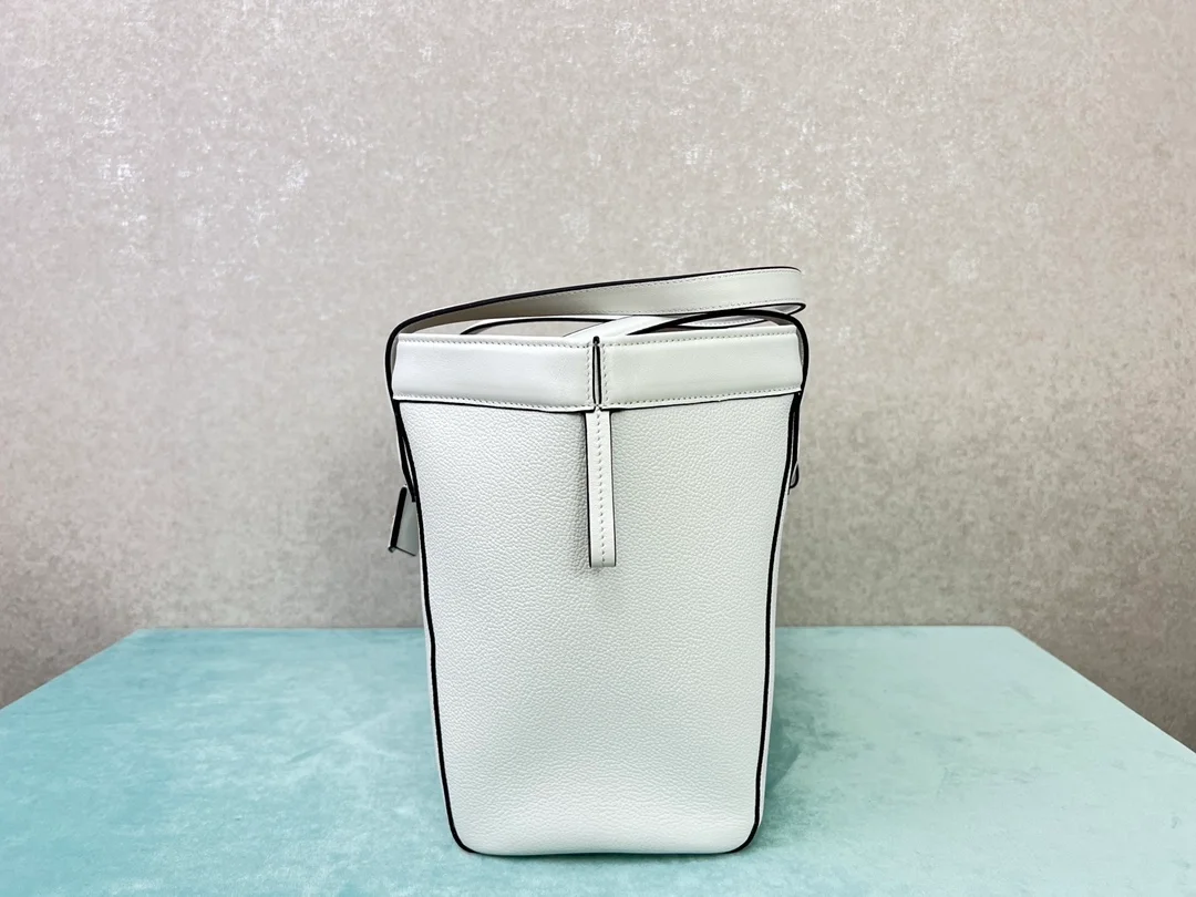 펜디 오리가미 내추럴 미디엄 백 화이트