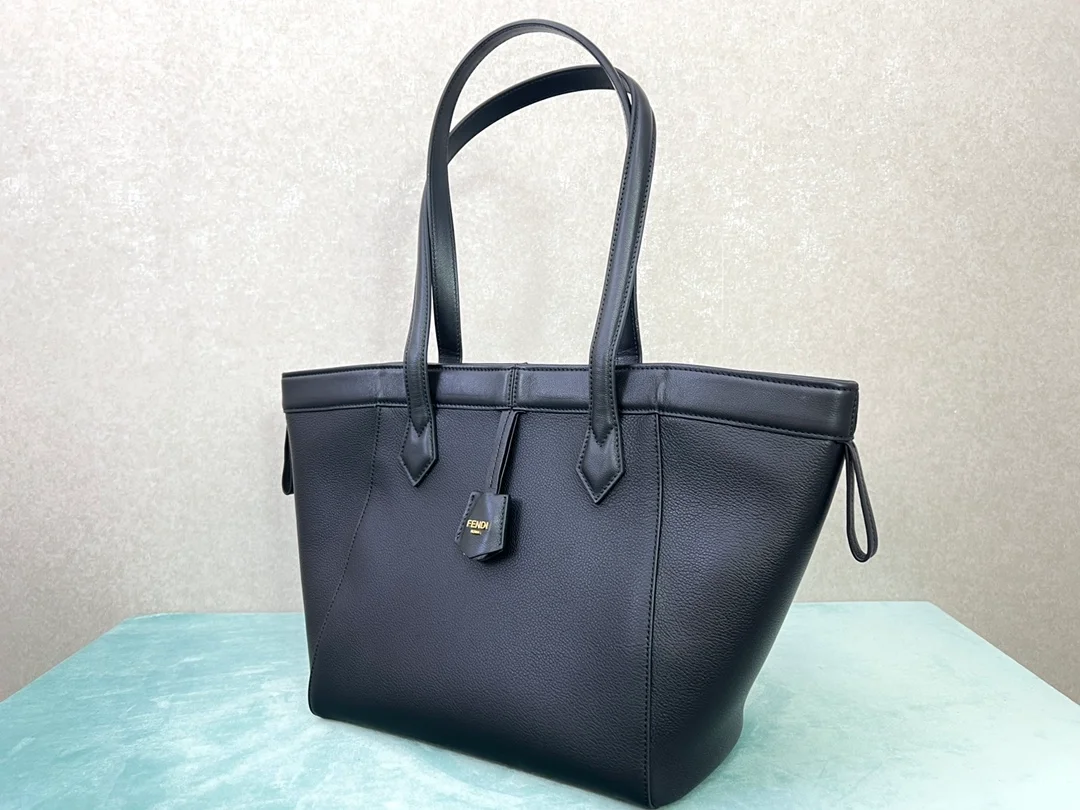 펜디 오리가미 내추럴 미디엄 백 블랙