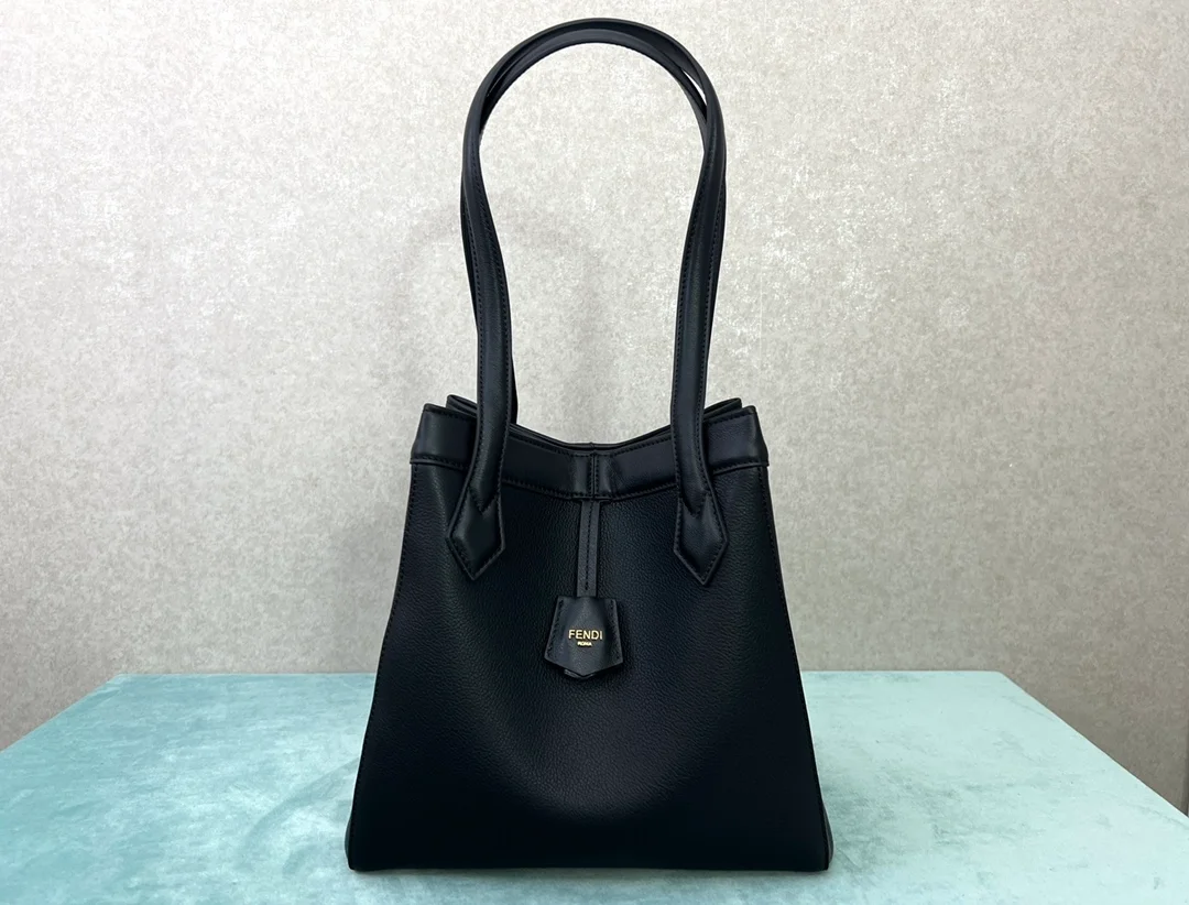 펜디 오리가미 내추럴 미디엄 백 블랙