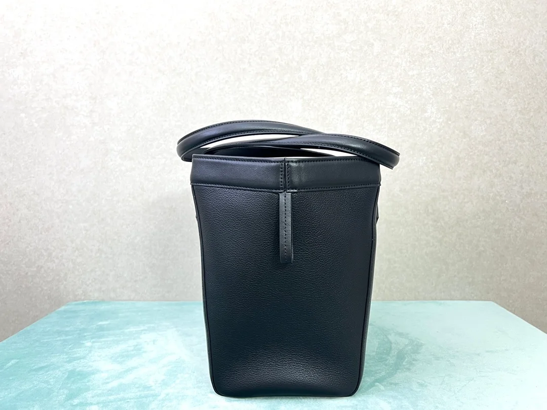 펜디 오리가미 내추럴 미디엄 백 블랙