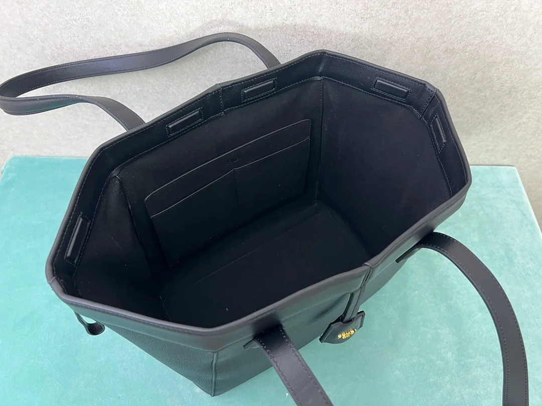 펜디 오리가미 내추럴 미디엄 백 블랙