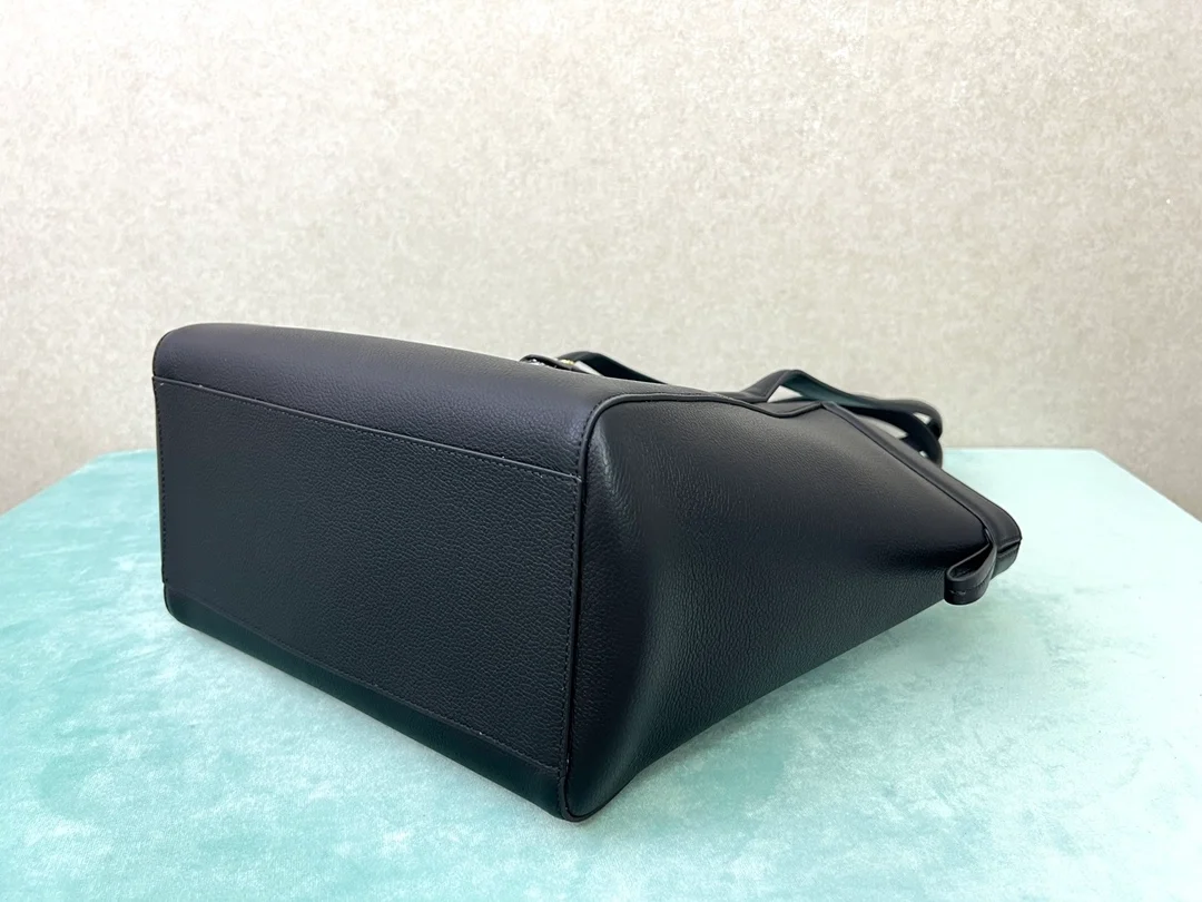 펜디 오리가미 내추럴 미디엄 백 블랙