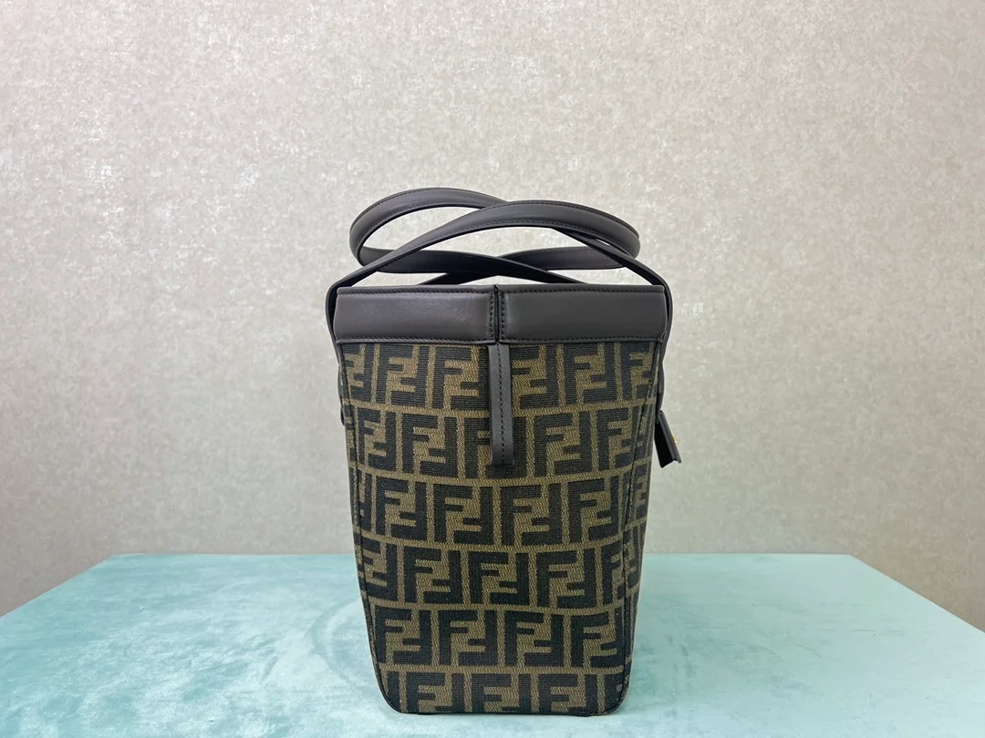 펜디 오리가미 FF 자카드 패브릭 미디엄 백