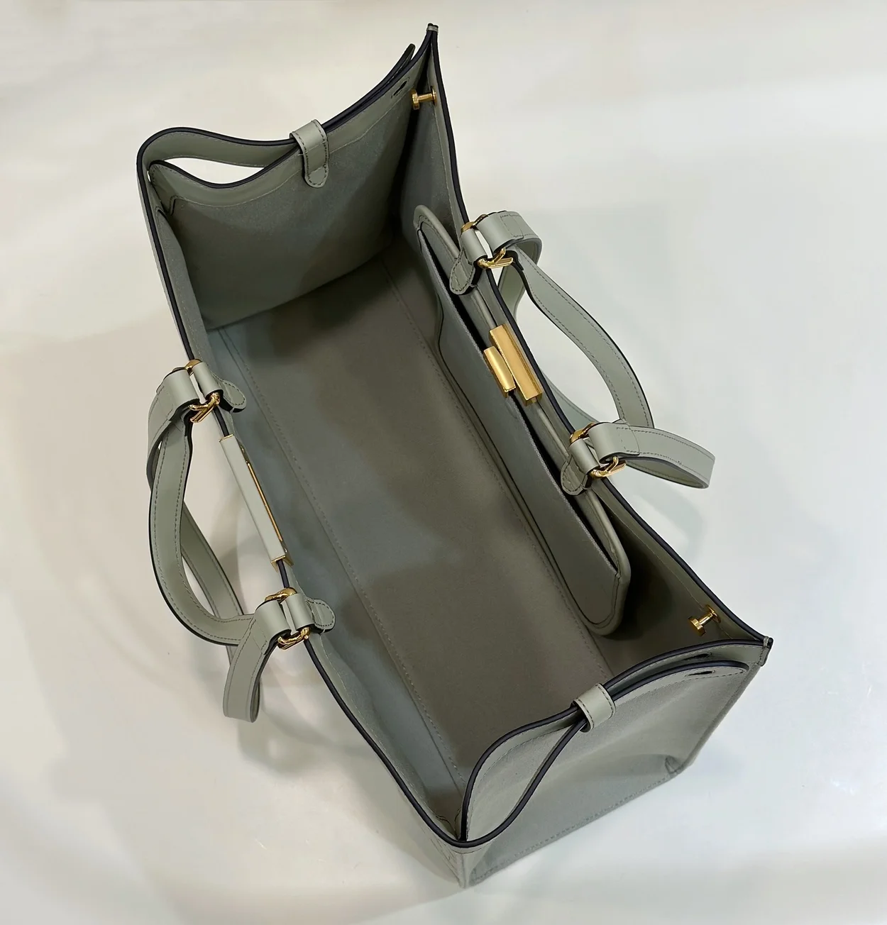 펜디 FF 캔버스 쇼퍼 X-토트백 라이트 그린