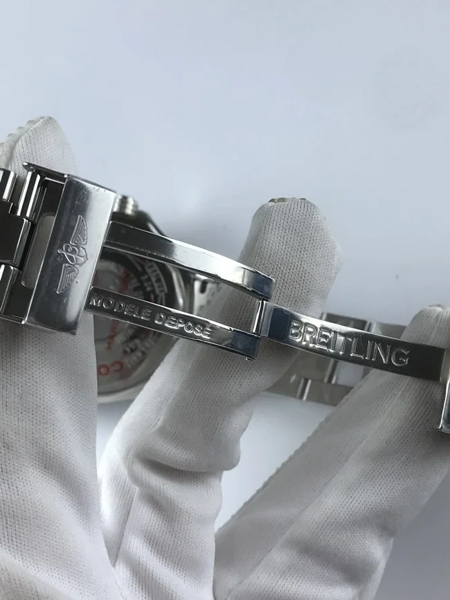 브라이틀링 어벤져 2 GMT 화이트다이얼