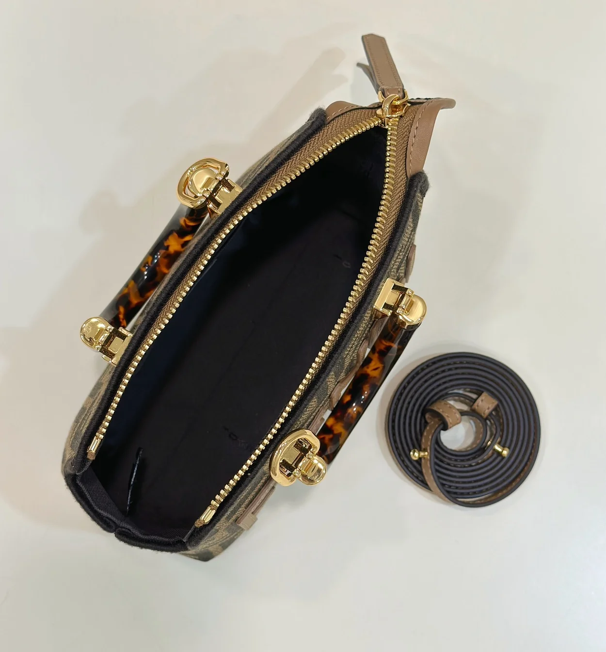 펜디 바이 더 웨이 미니 보스턴 백 브라운