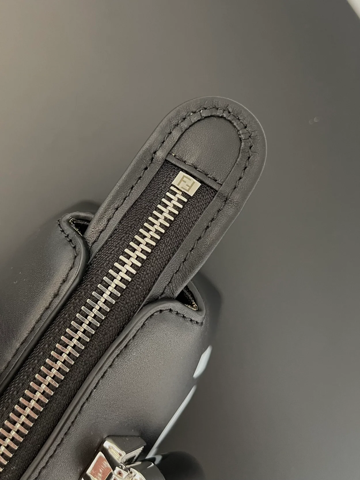 펜디 로마 바이 더 웨이 미니 백 블랙