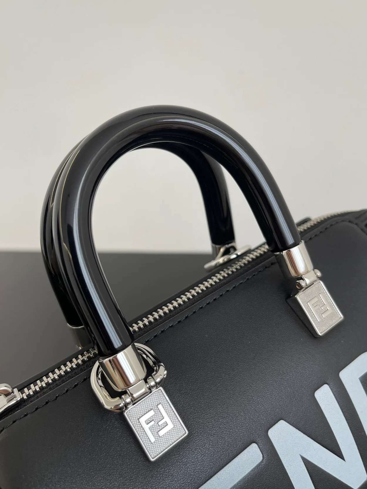 펜디 로마 바이 더 웨이 미니 백 블랙