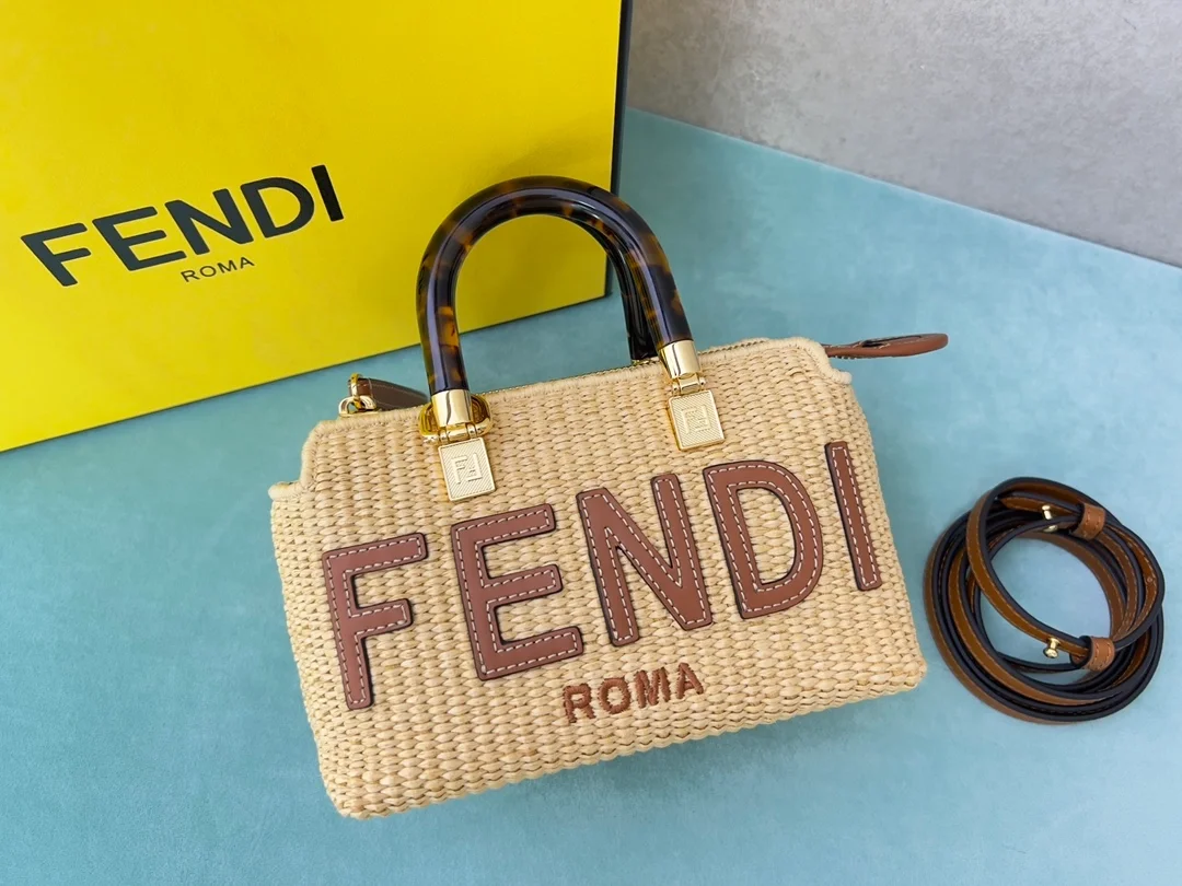 펜디 로마 바이 더 웨이 미니 백 베이지