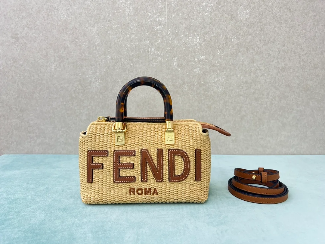 펜디 로마 바이 더 웨이 미니 백 베이지