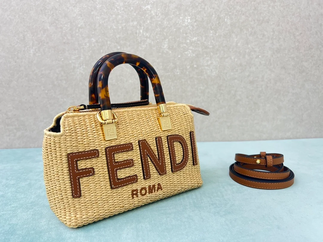 펜디 로마 바이 더 웨이 미니 백 베이지