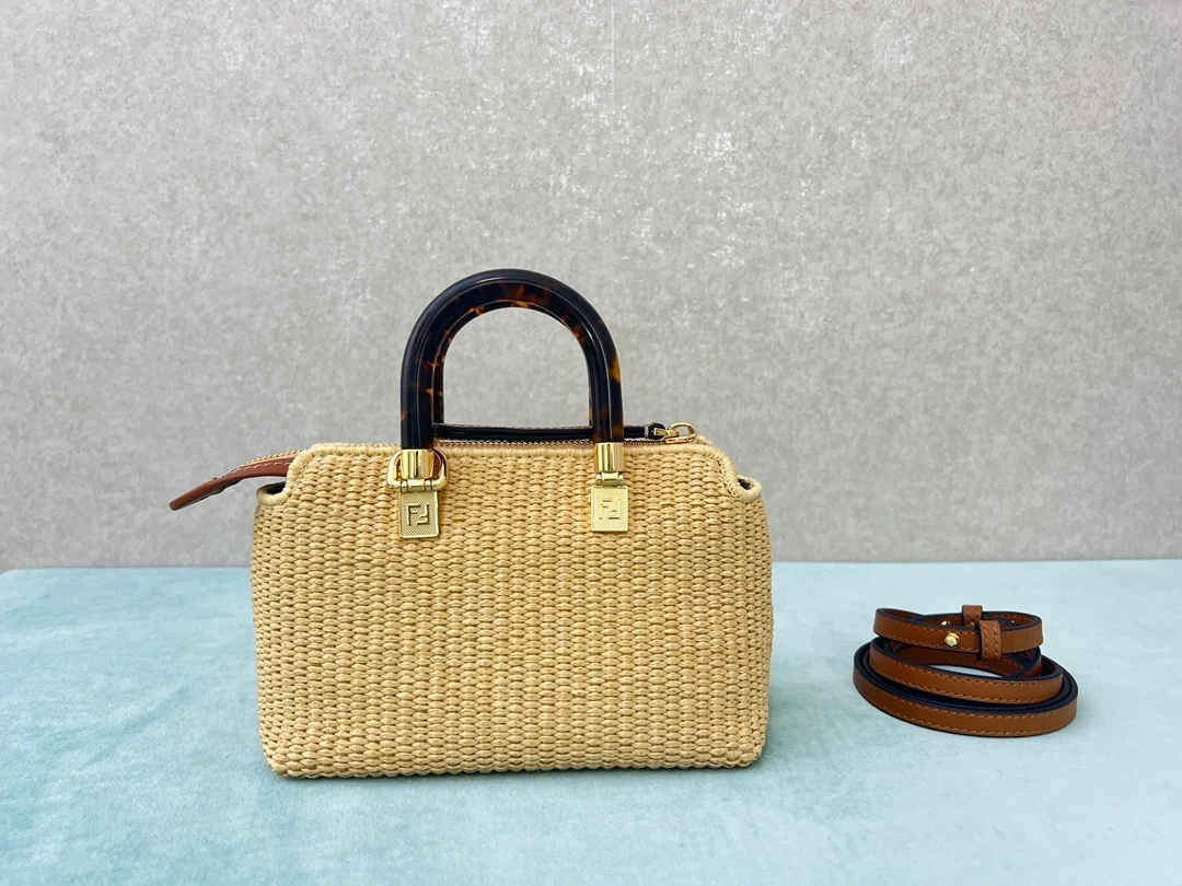 펜디 로마 바이 더 웨이 미니 백 베이지