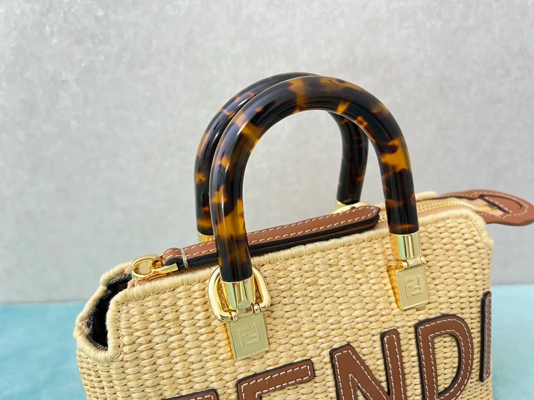 펜디 로마 바이 더 웨이 미니 백 베이지