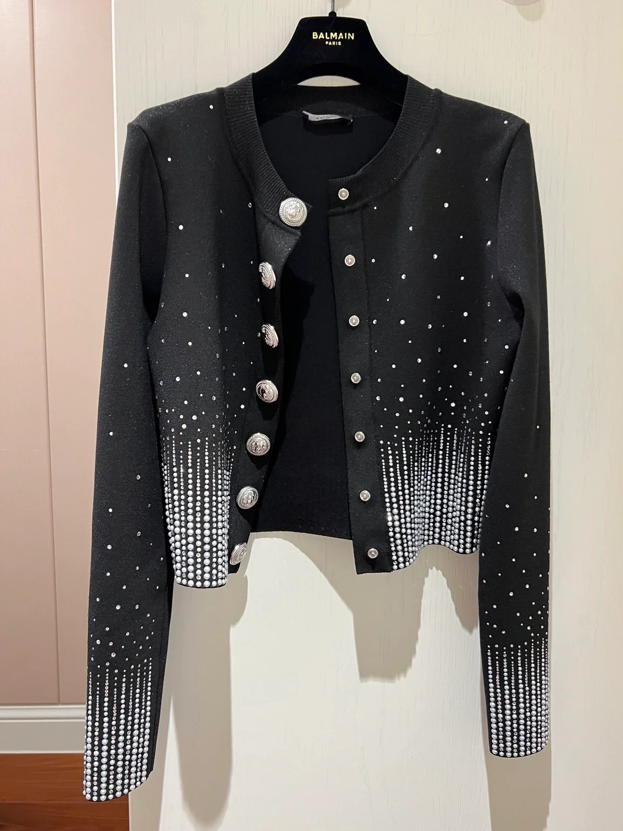 발망 크리스탈 엠벨리시드 니트 가디건