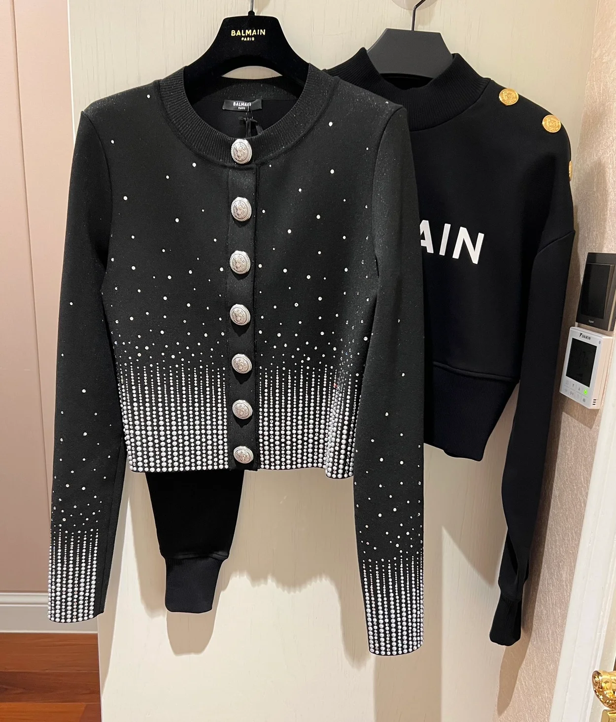 발망 크리스탈 엠벨리시드 니트 가디건