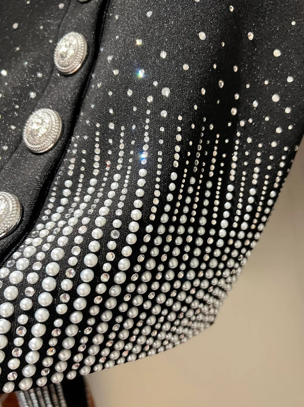 발망 크리스탈 엠벨리시드 니트 가디건