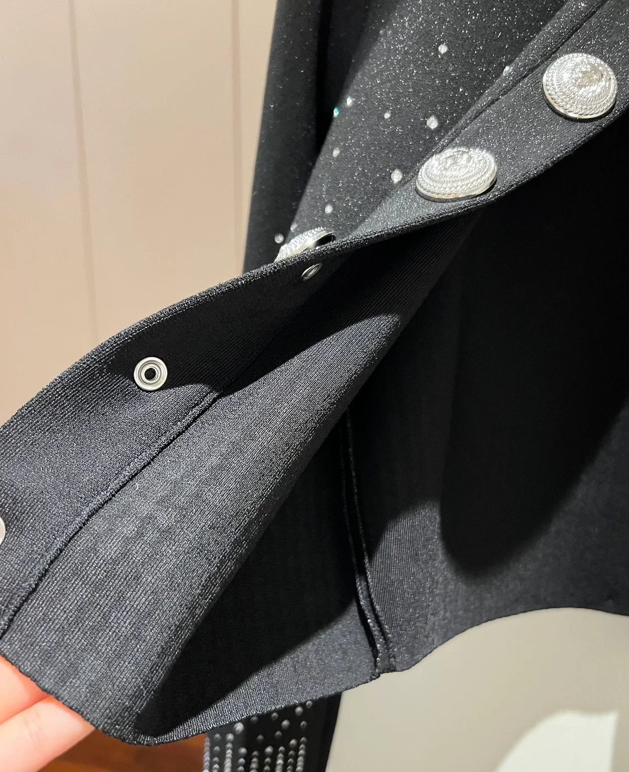 발망 크리스탈 엠벨리시드 니트 가디건