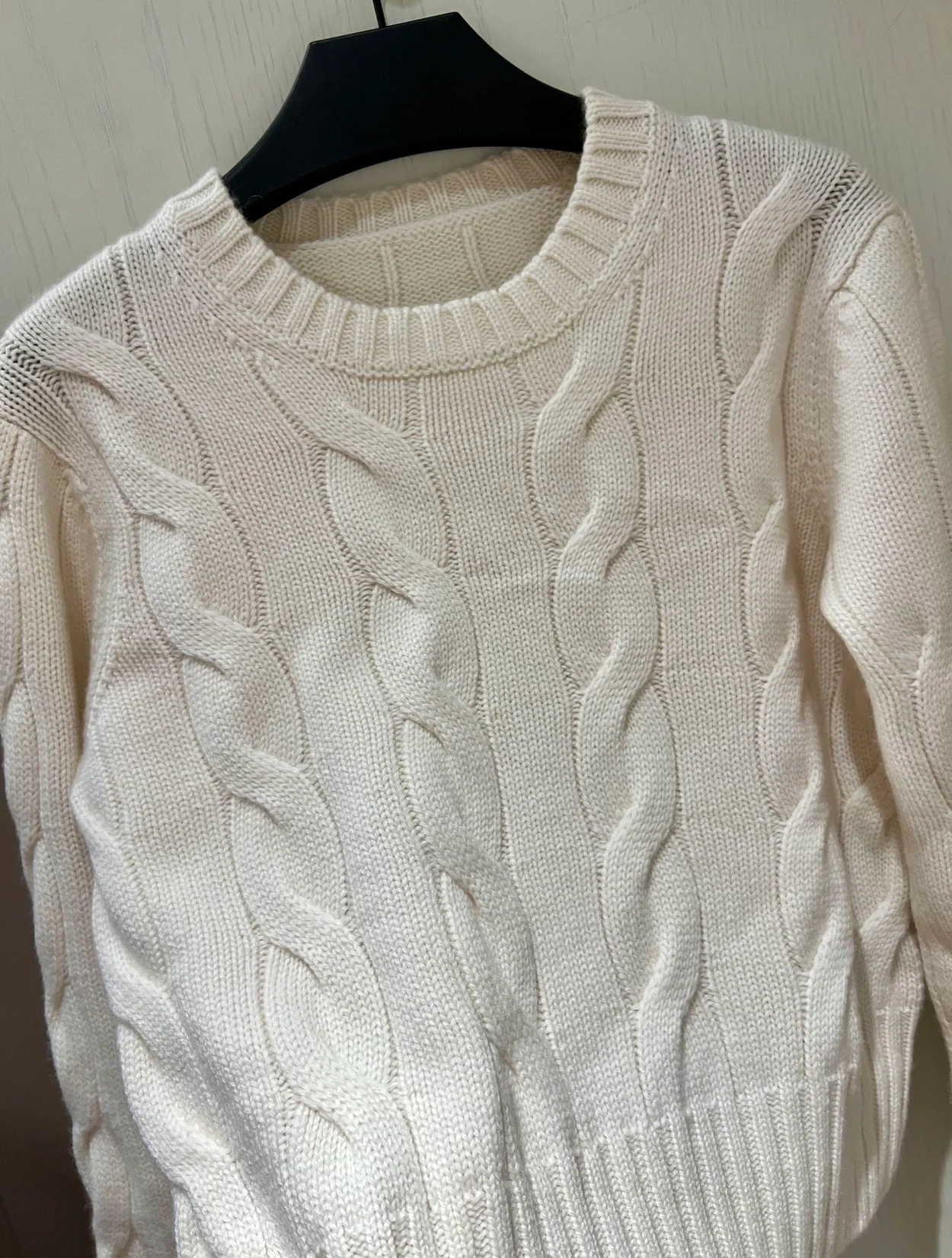 로로피아나 네피어 캐시미어 크루넥 니트 화이트