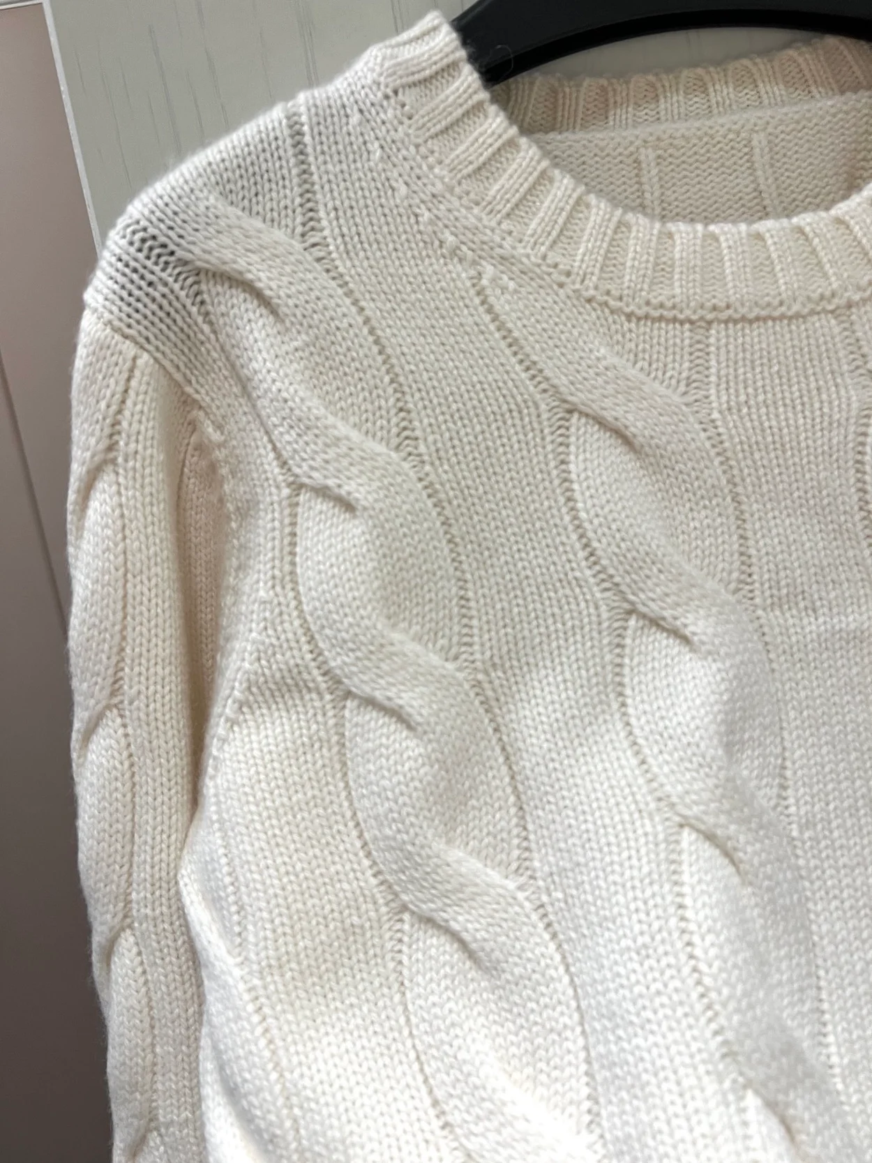 로로피아나 네피어 캐시미어 크루넥 니트 화이트