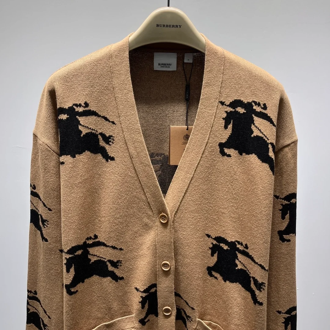 버버리 EKD 코튼 가디건 브라운