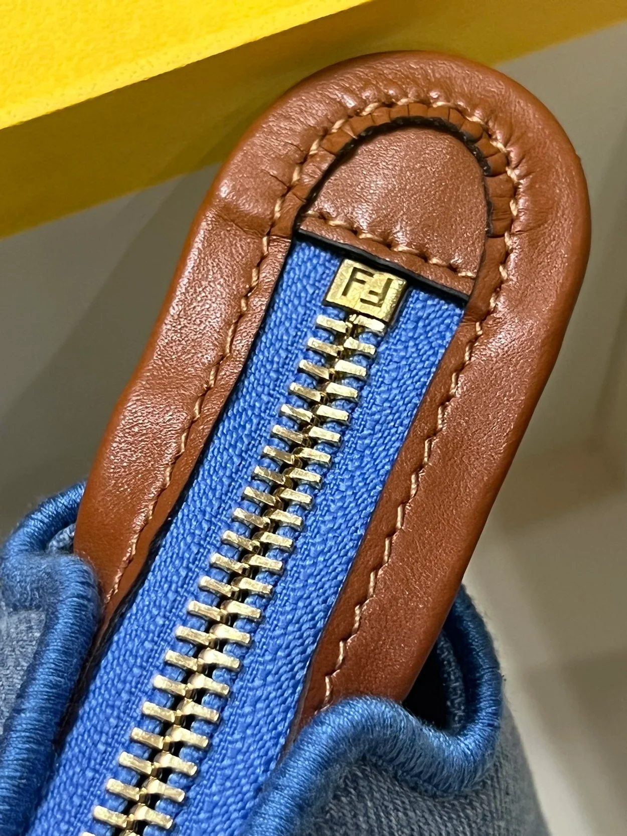 펜디 바이 더 웨이 스몰 보스턴 백 블루