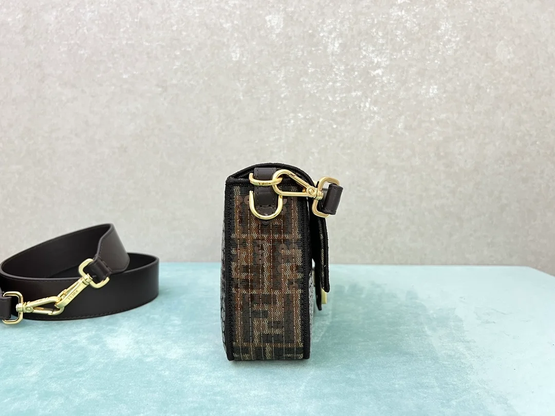 펜디 바게트 FF 자카드 시퀸 패브릭 백