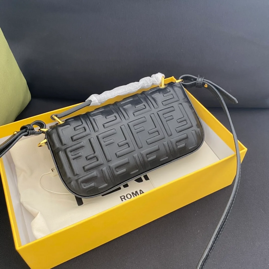 펜디 바게트 레더 백 블랙