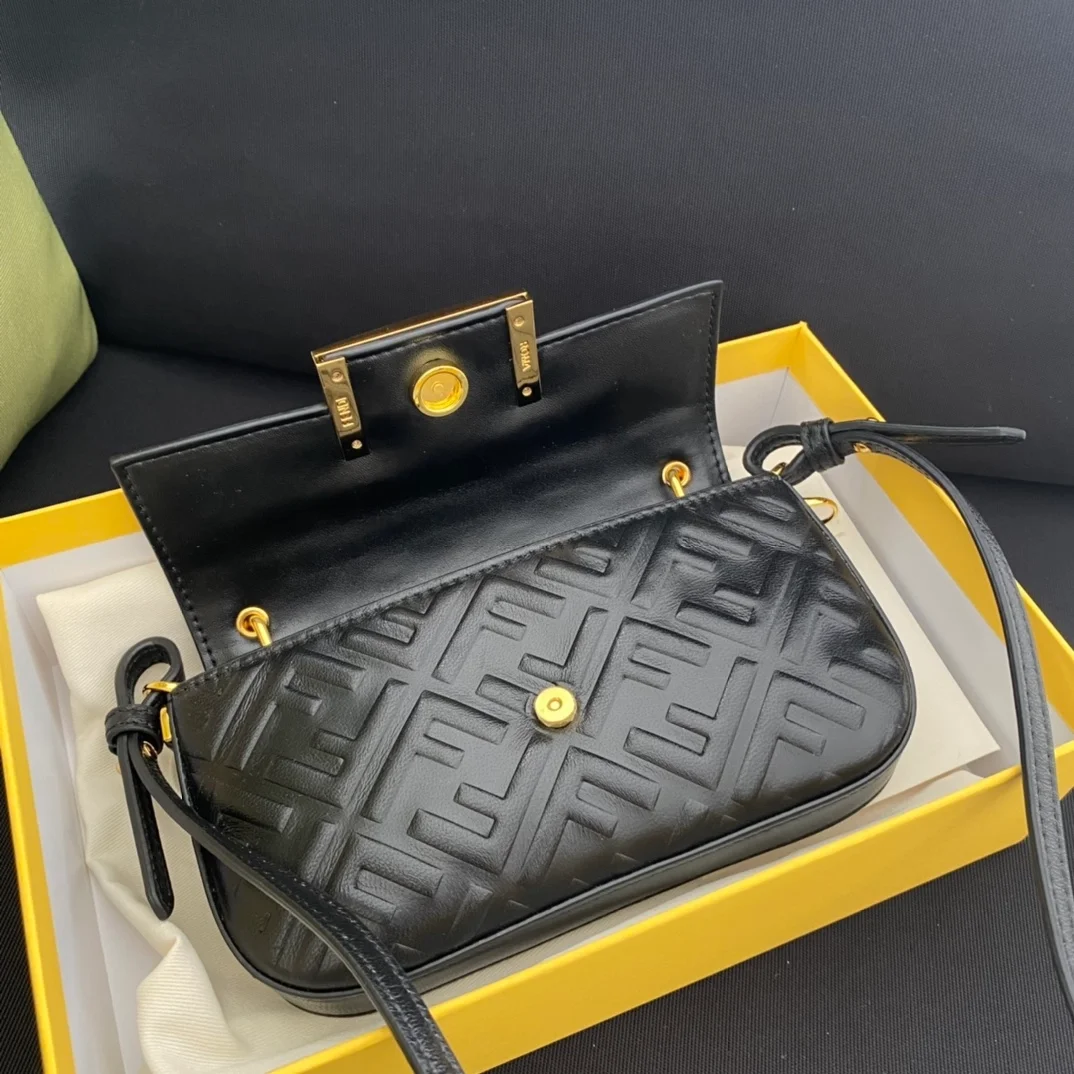 펜디 바게트 레더 백 블랙