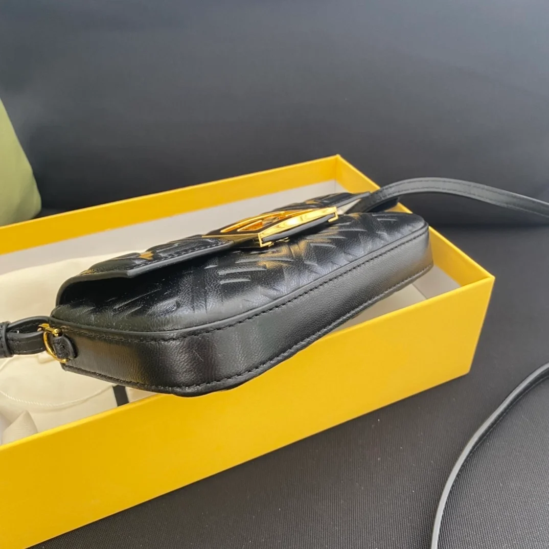 펜디 바게트 레더 백 블랙