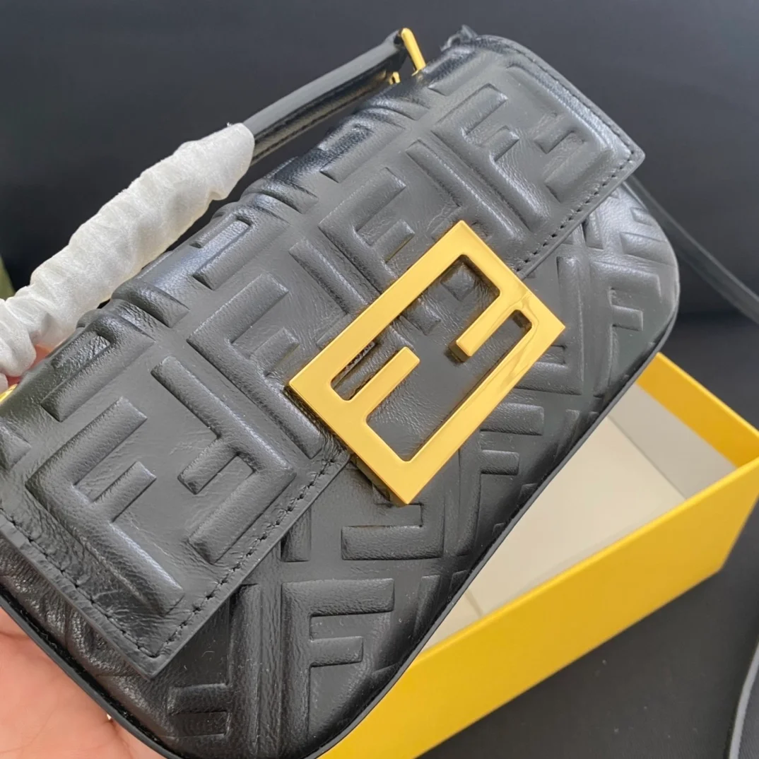 펜디 바게트 레더 백 블랙