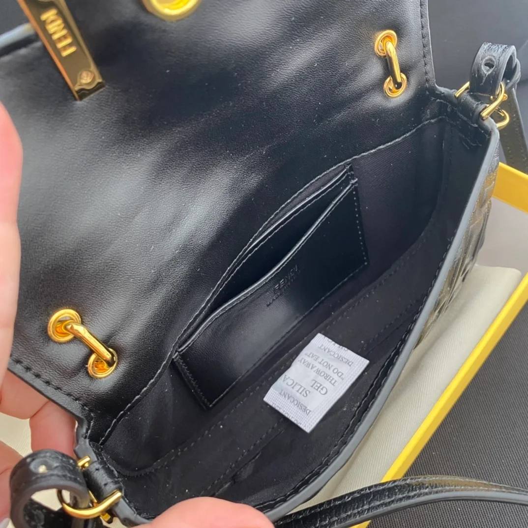 펜디 바게트 레더 백 블랙