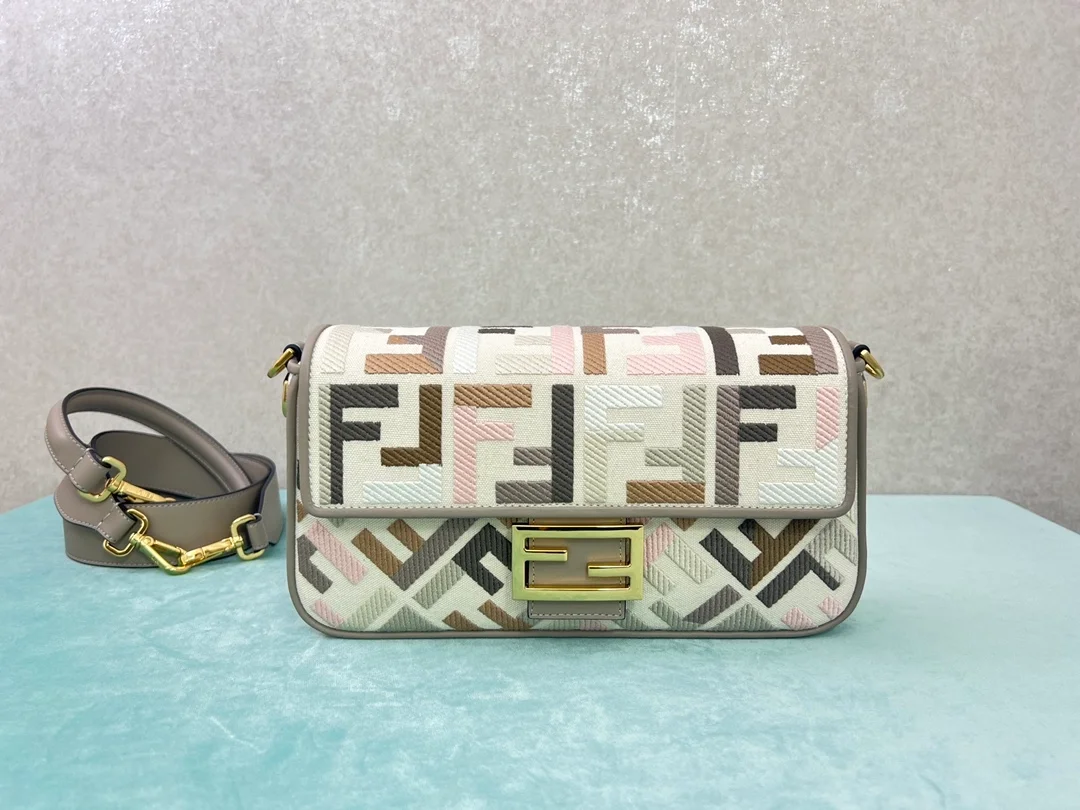 펜디 바게트 FF 멀티 컬러 캔버스백