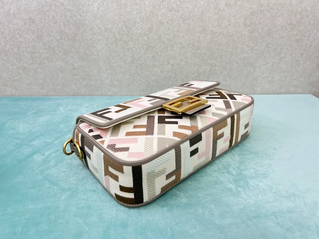 펜디 바게트 FF 멀티 컬러 캔버스백