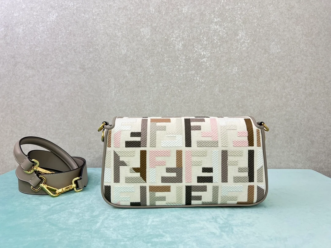 펜디 바게트 FF 멀티 컬러 캔버스백