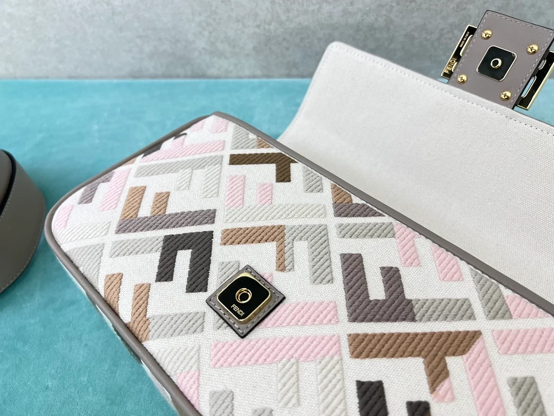 펜디 바게트 FF 멀티 컬러 캔버스백